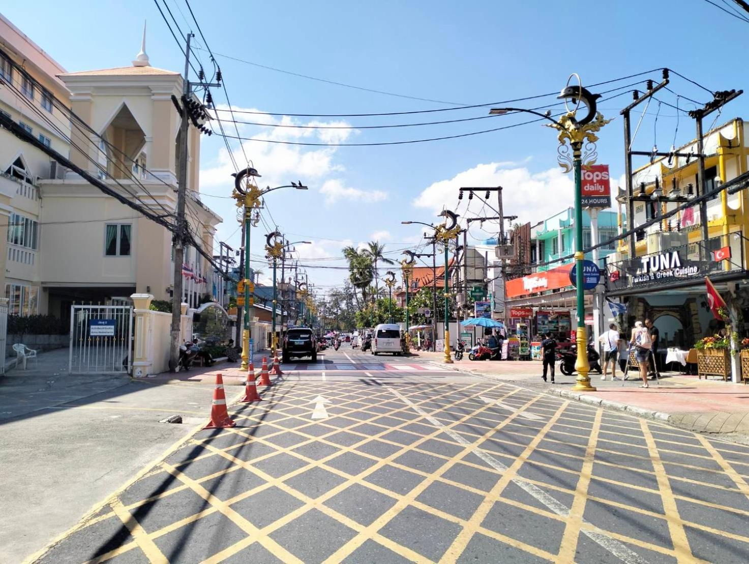Beachwalk Minotel Patong Buitenkant foto
