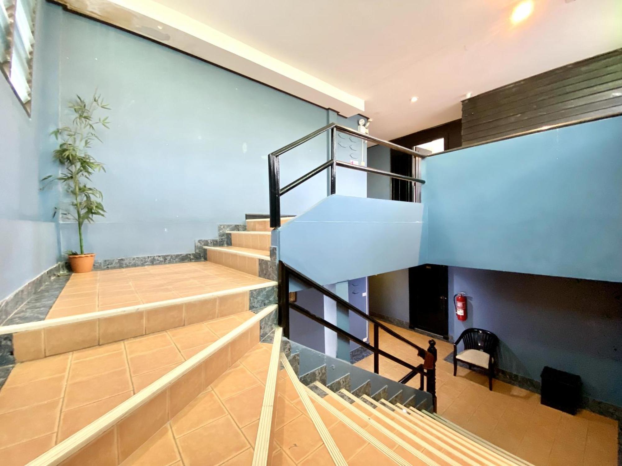 Beachwalk Minotel Patong Buitenkant foto