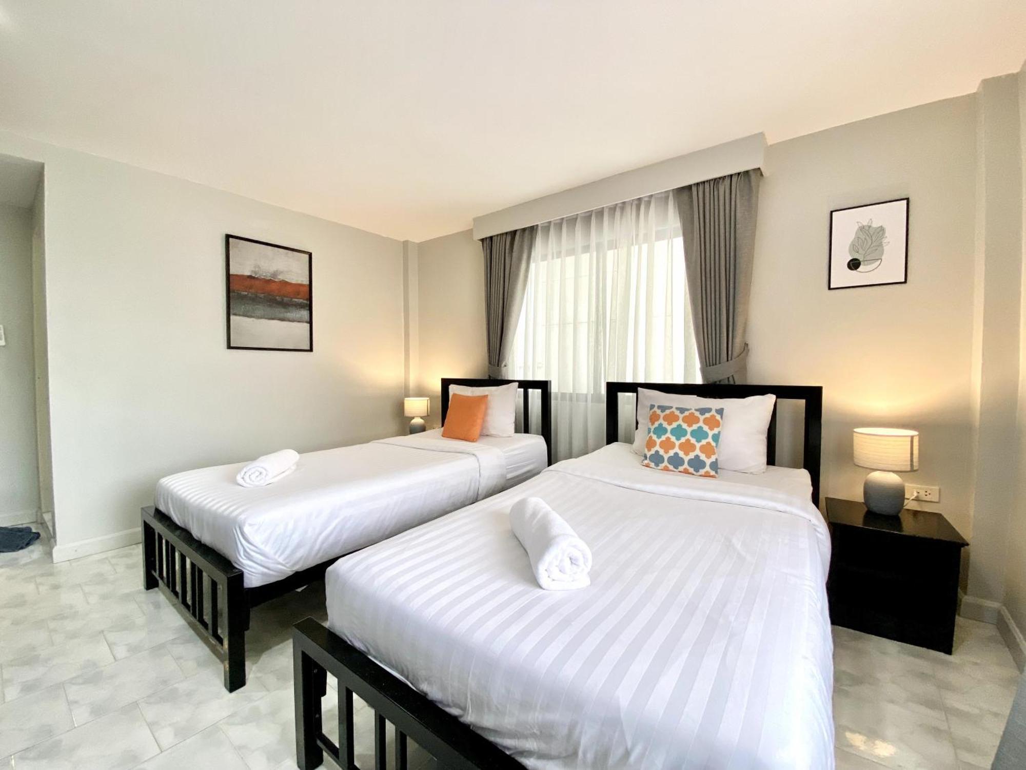 Beachwalk Minotel Patong Buitenkant foto