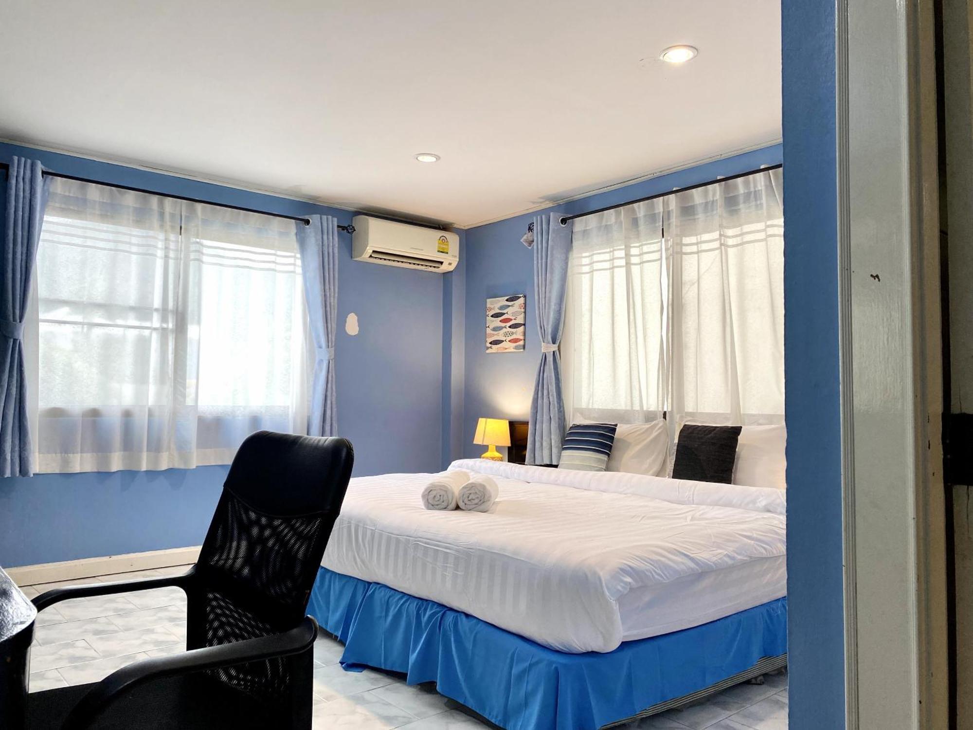 Beachwalk Minotel Patong Buitenkant foto