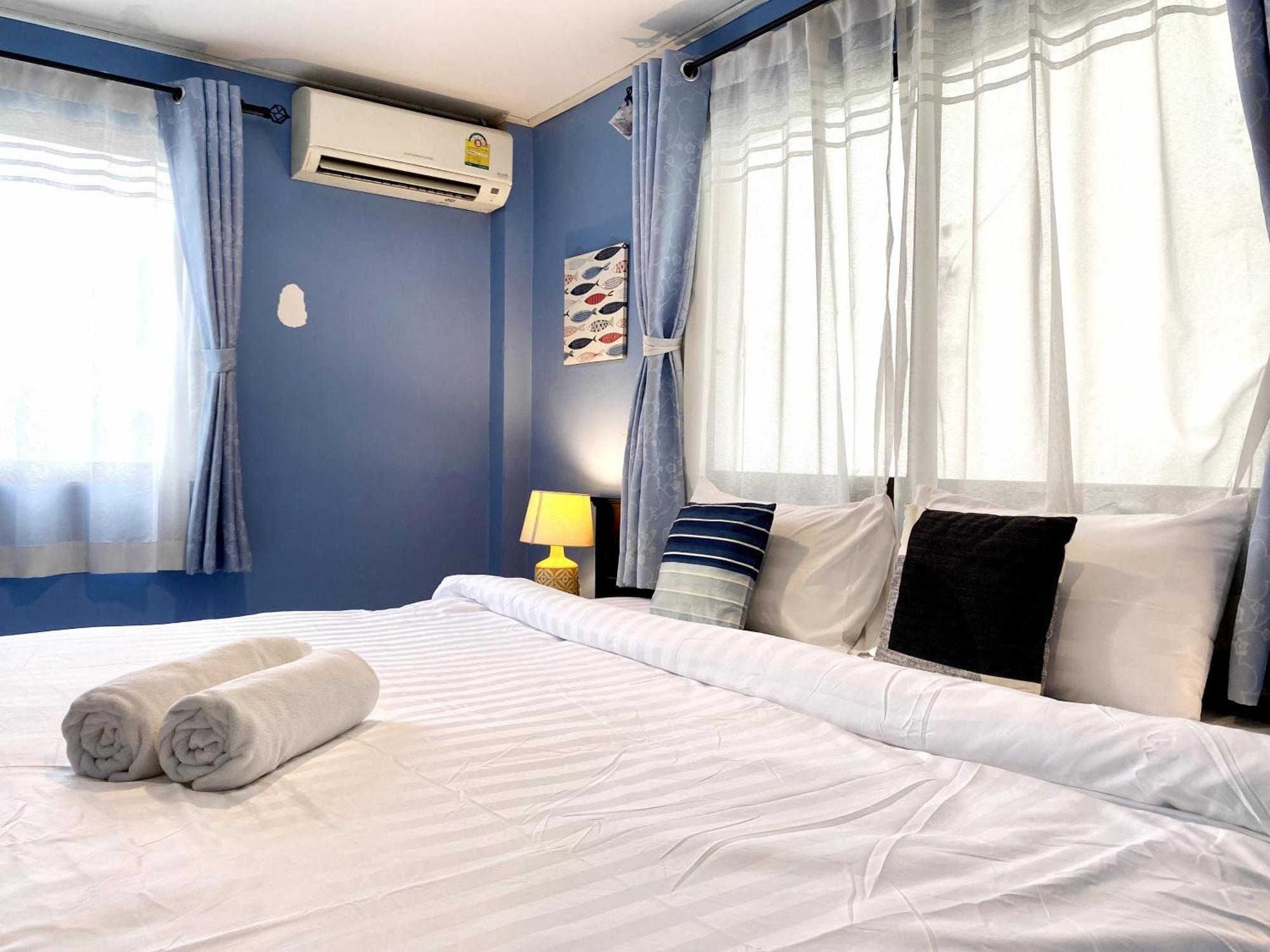 Beachwalk Minotel Patong Buitenkant foto