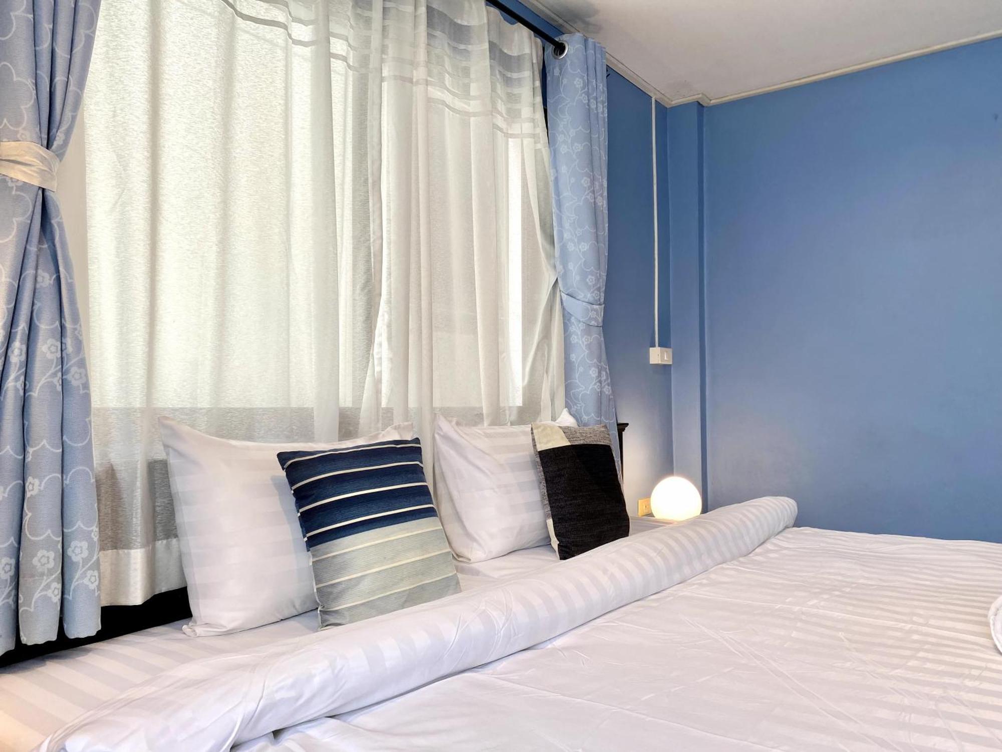 Beachwalk Minotel Patong Buitenkant foto